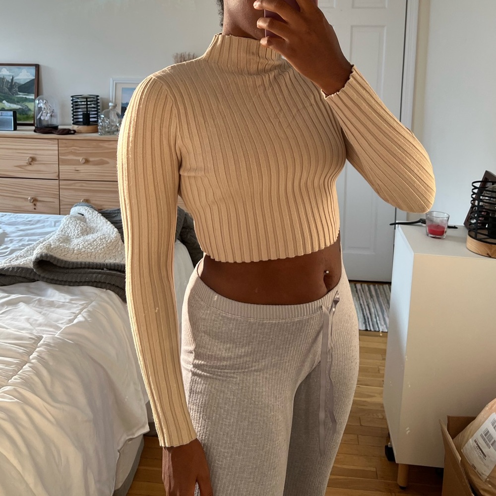 Ribbed Long Sleeve Crop